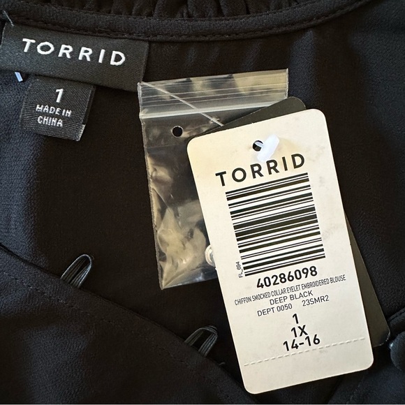 NWT Torrid Chiffon Ruffle Collar Eyelet Embroidered Black Blouse - Picture 13 of 15